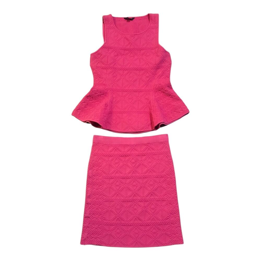 GUESS Sleeveless Metelassé Peplum Barbiecore Top & Matching Pencil Skirt Small